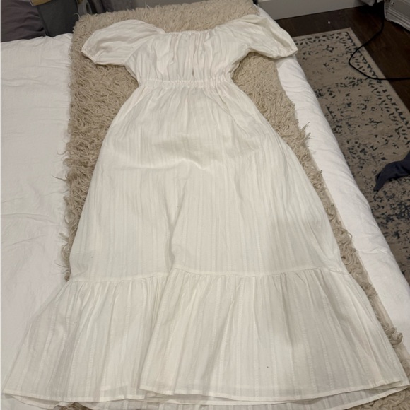 Sabo Skirt White Off-Shoulder Maxi Dress - Picture 5 of 6